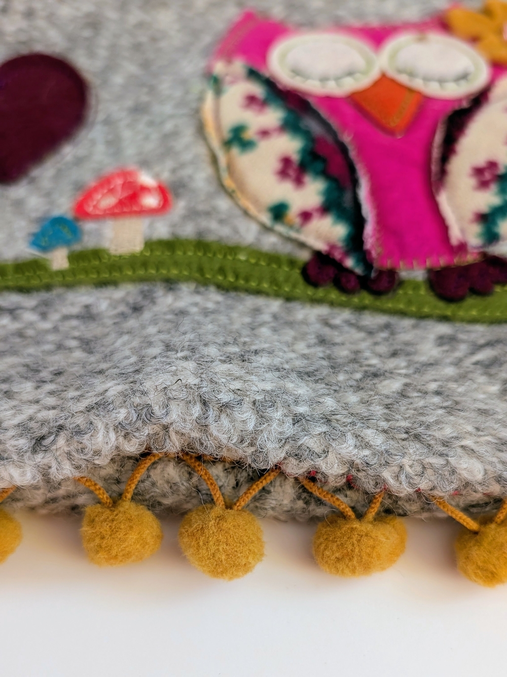 Natural Life Gray Owl Appliqué Clutch Bag with Black Handles - Picture 7 of 8